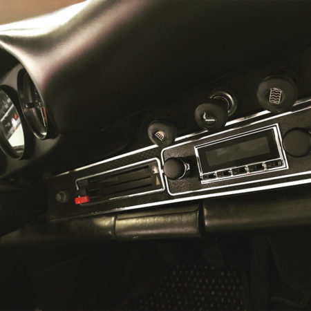 Installation d’une autoradio RetroSound dans une Porsche 912