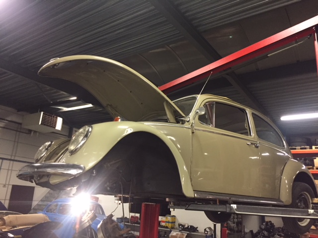 Remplacement d’un train avant soudé au nez de châssis d’une Cox de 1966